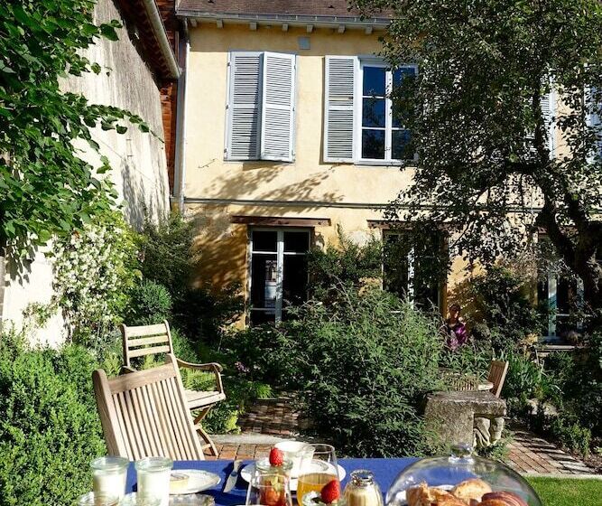 تختخواب و صبحانه Le Jardin De La Cathédrale