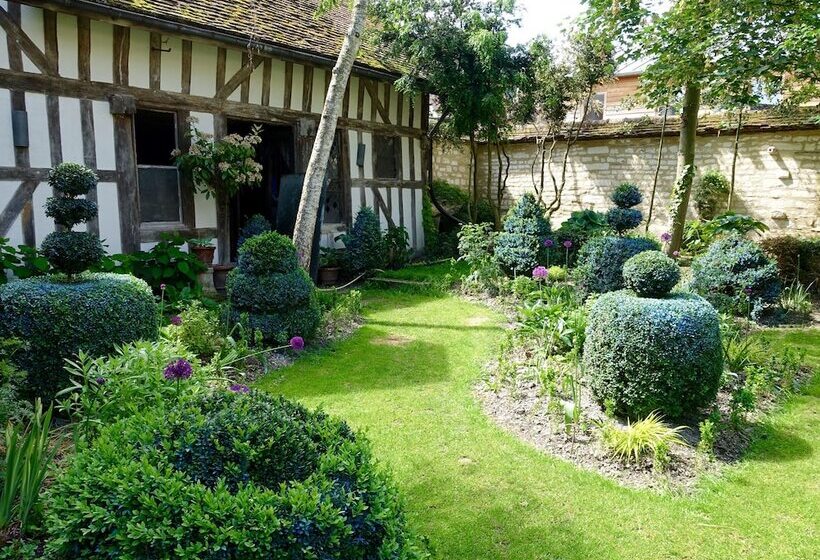 تختخواب و صبحانه Le Jardin De La Cathédrale