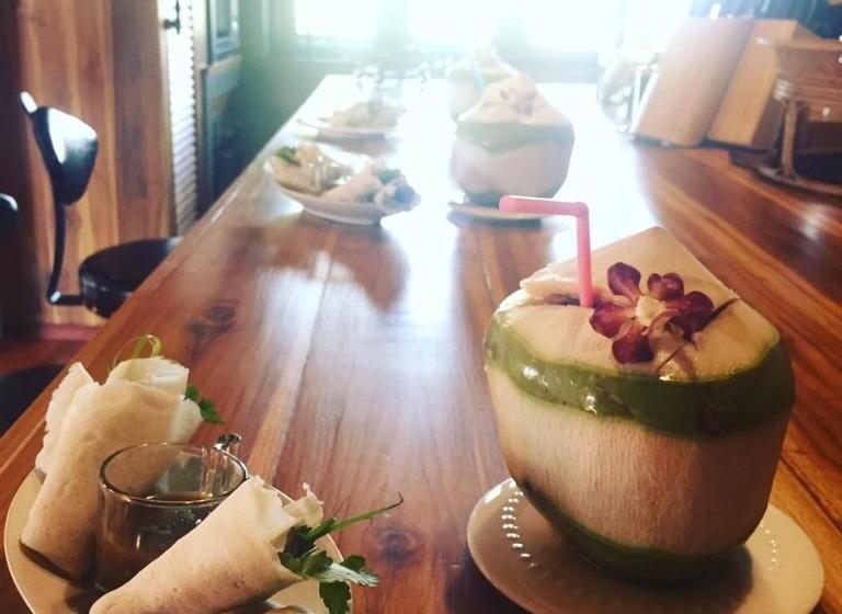 تختخواب و صبحانه The Wes Village, Incl Free Breakfast & 100 Thb Food Gift