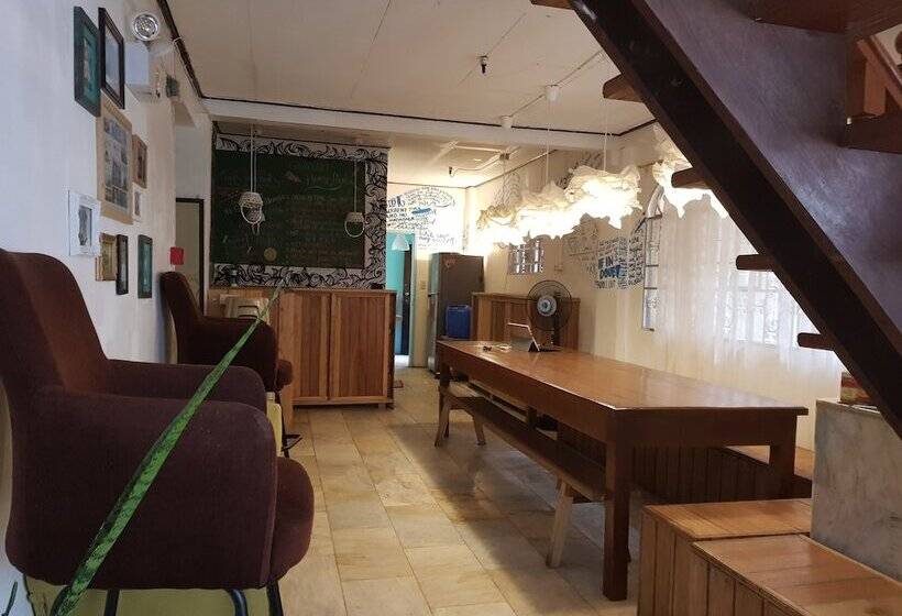 Go Surfari House   Hostel