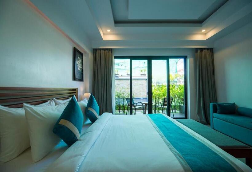 هتل The Tito Suite Residence