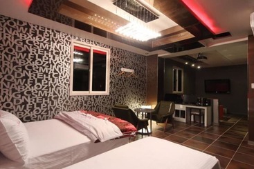 Anne Motel