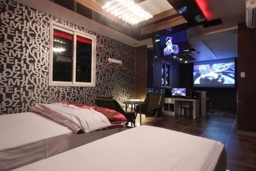 Anne Motel