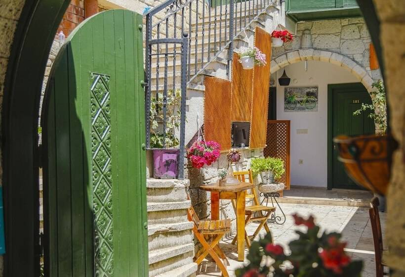 هتل Apaz Alacati