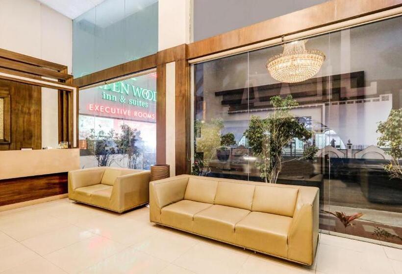 ホテル Itsy By Treebo  Greenwood Inn And Suites