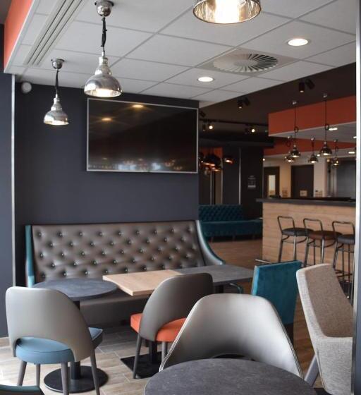 ホテル Kyriad Pontarlier