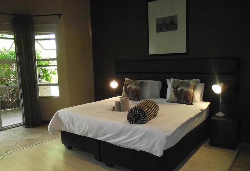 هتل Out Of Africa Town Lodge
