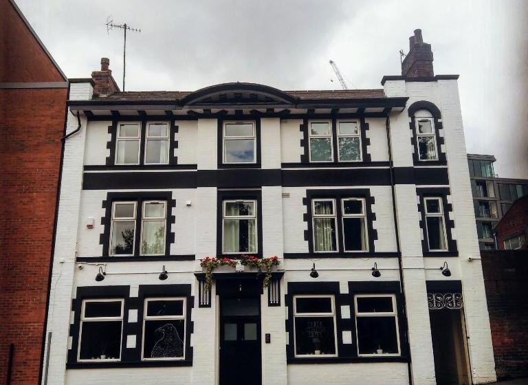 هتل The Crow Inn