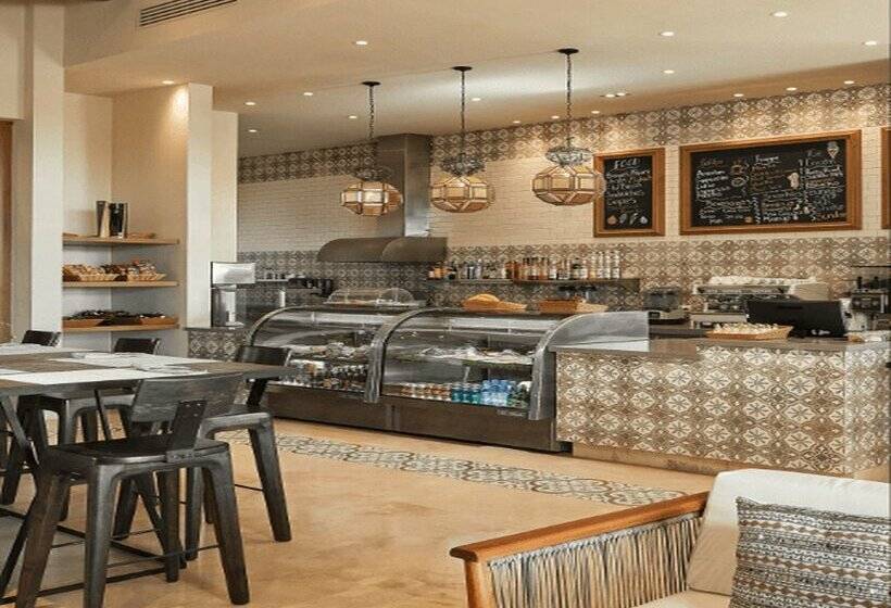 استراحتگاه Grand Solmar The Residences