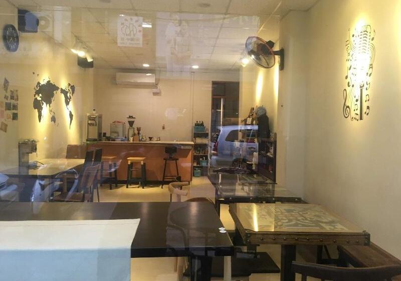 هاستل Little House