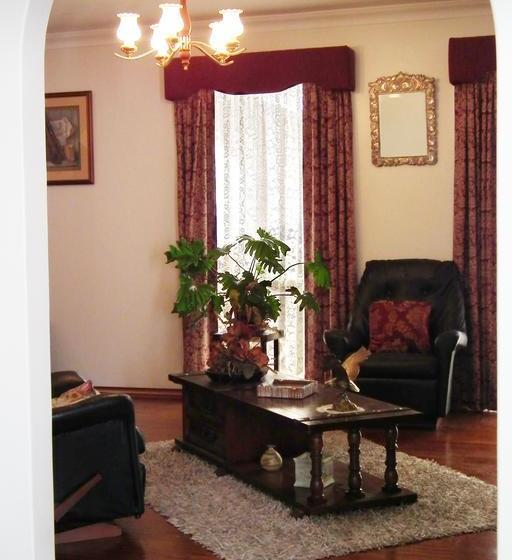 تختخواب و صبحانه The Spanish Guesthouse For Rooms Only