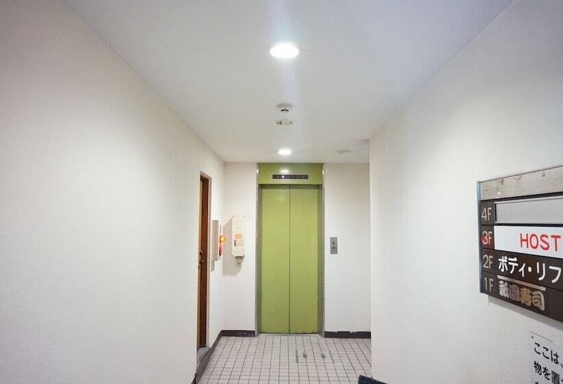 Hostel Rakutsuki