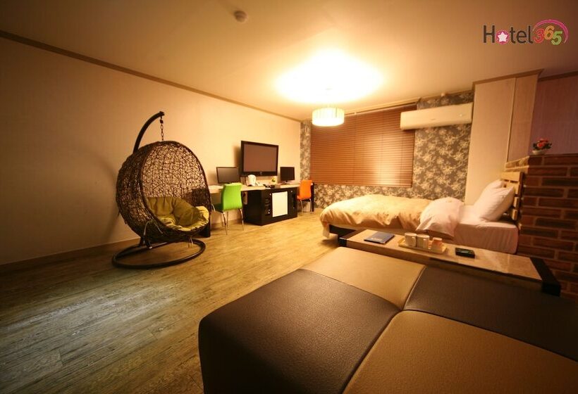 هتل Chuncheon Myeongdong