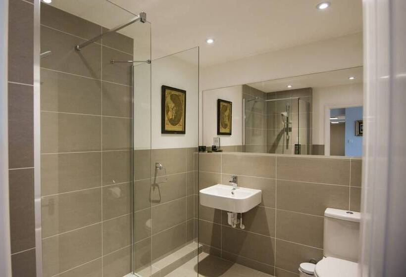 فندق Cowdray Lodge