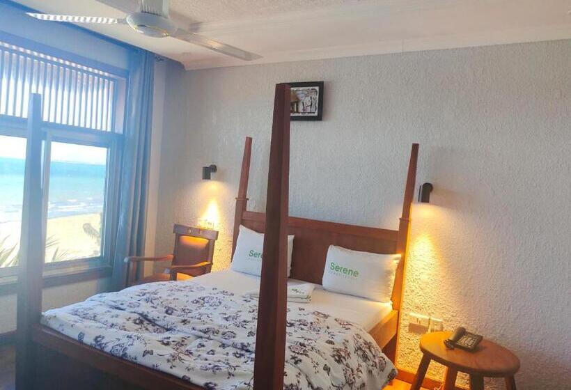 هتل Serene Beach Resort