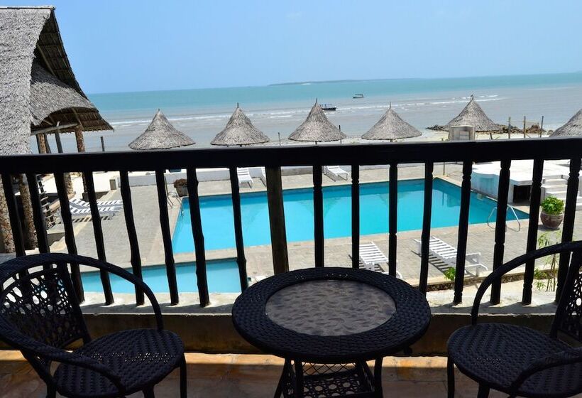 هتل Serene Beach Resort