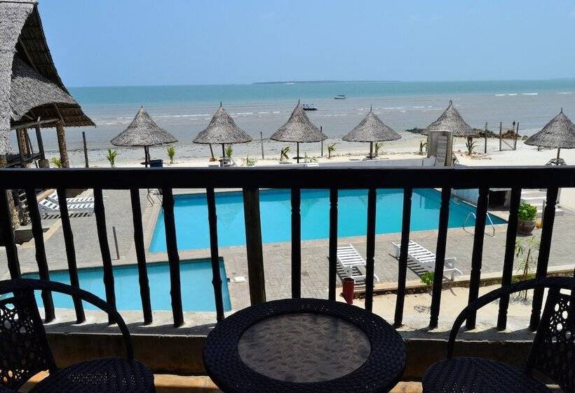 هتل Serene Beach Resort