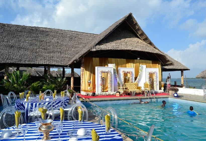 هتل Serene Beach Resort