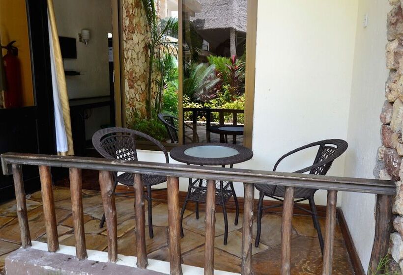 هتل Serene Beach Resort
