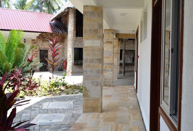 هتل Serene Beach Resort