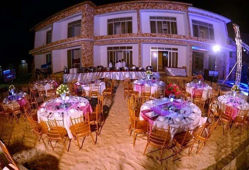 هتل Serene Beach Resort