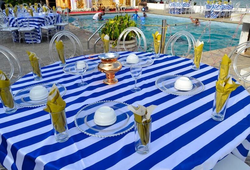 هتل Serene Beach Resort
