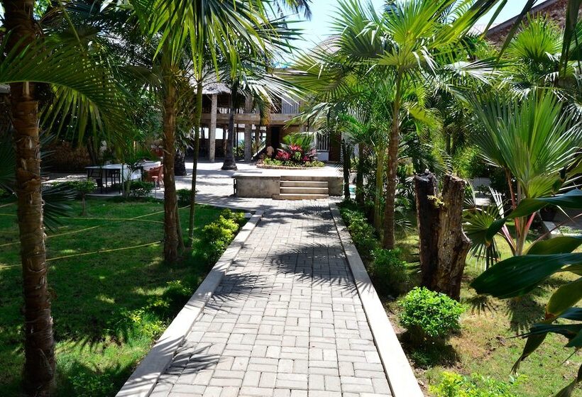 هتل Serene Beach Resort