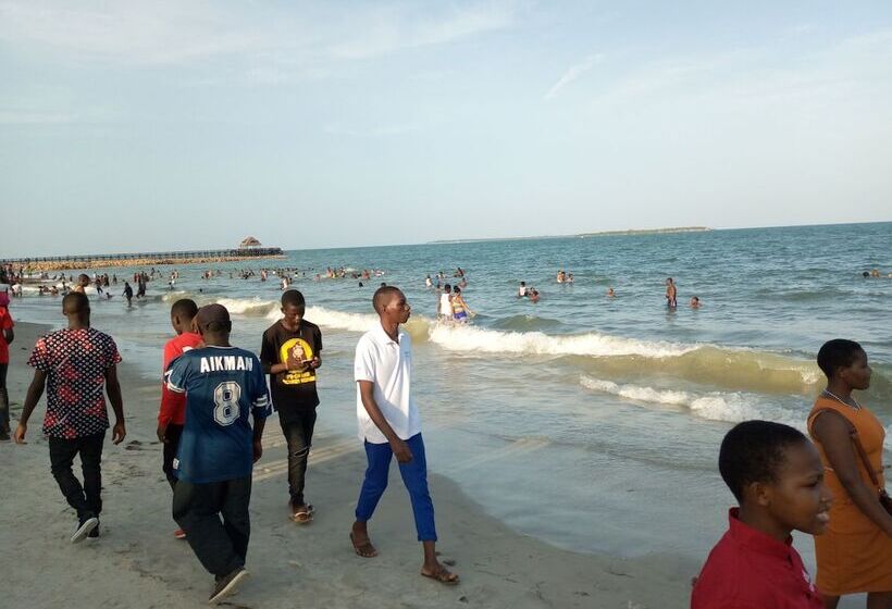 هتل Serene Beach Resort