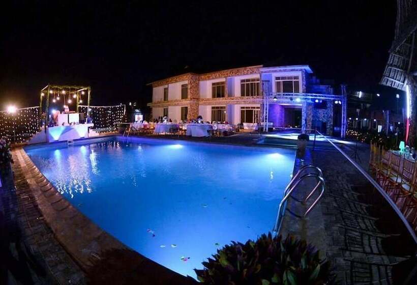 هتل Serene Beach Resort
