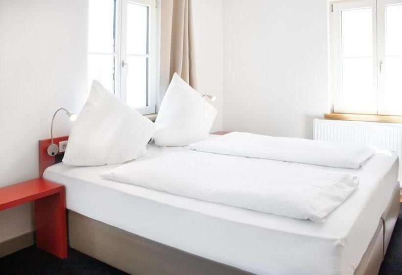 Ku Hotel By Wmm Hotels