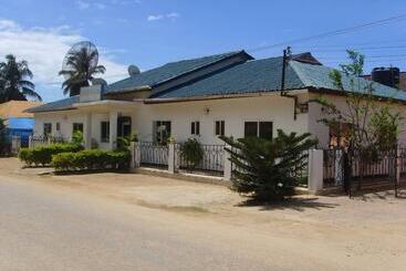 تختخواب و صبحانه Naf Blue View Hotel   Mtwara