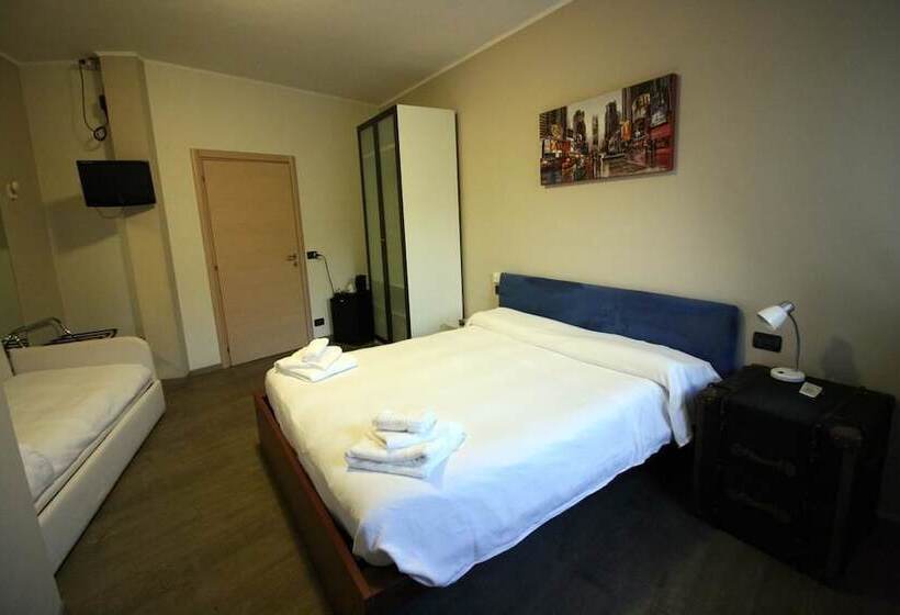 فندق Albergo Ristorante La Bussola