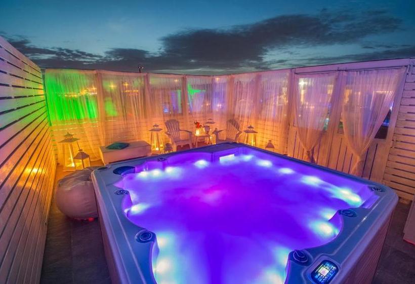 هتل Cape Serenity Resort  Adults Only