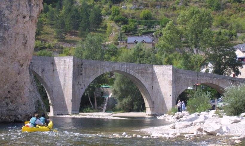 ホテル Hôtel Chante Perdrix