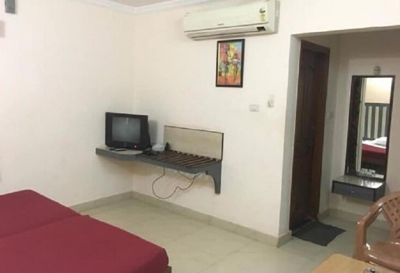 בית מלון כפרי Iroomz Amrutha Residency