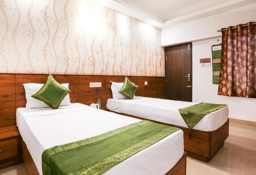هتل Treebo Comforts Inn, University Road Deralakatte
