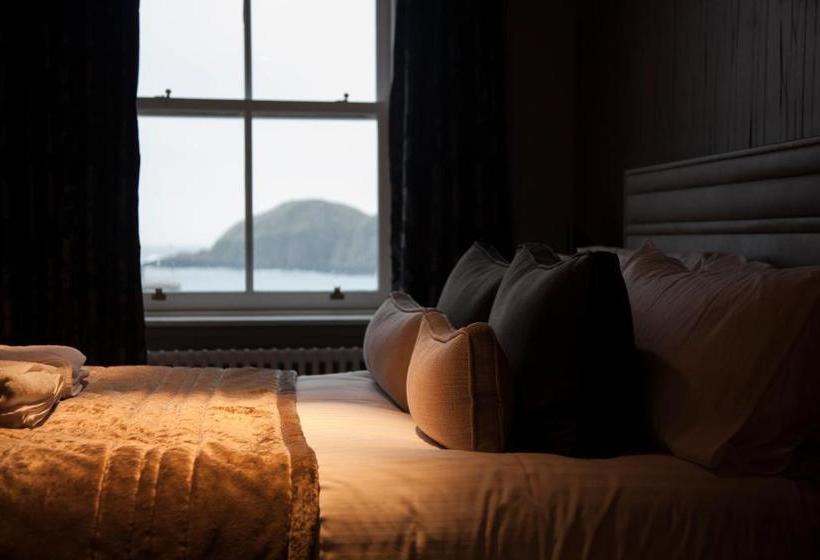 בית מלון כפרי The Marine