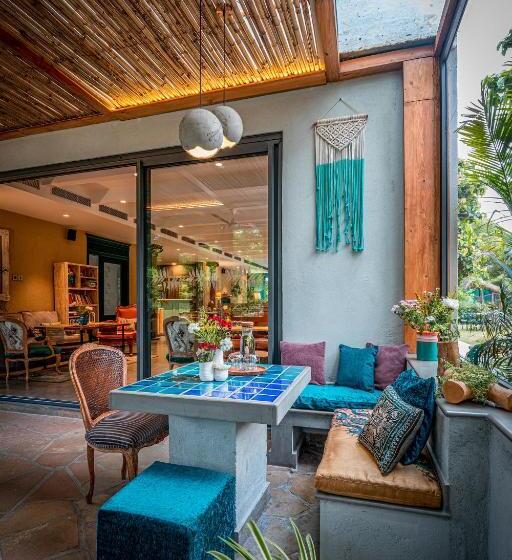 استراحتگاه Karma Chalets