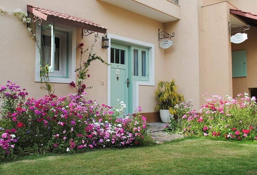 استراحتگاه Karma Chalets