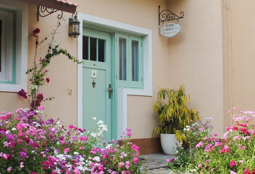 استراحتگاه Karma Chalets