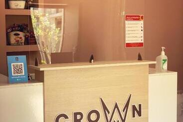 هتل Crown