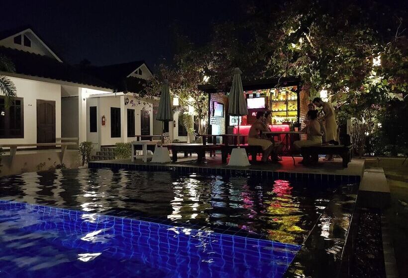 استراحتگاه Thanawong Pool Villa