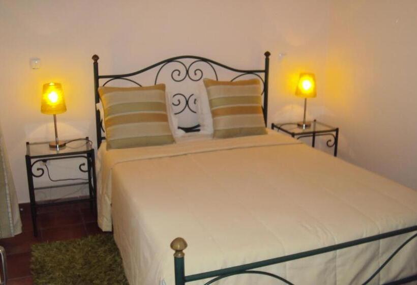 تختخواب و صبحانه Casa Antiga