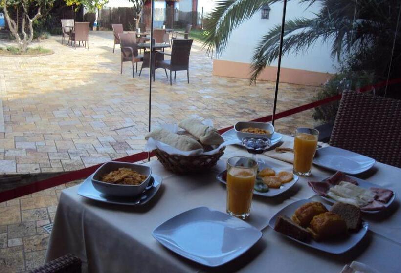 تختخواب و صبحانه Casa Antiga