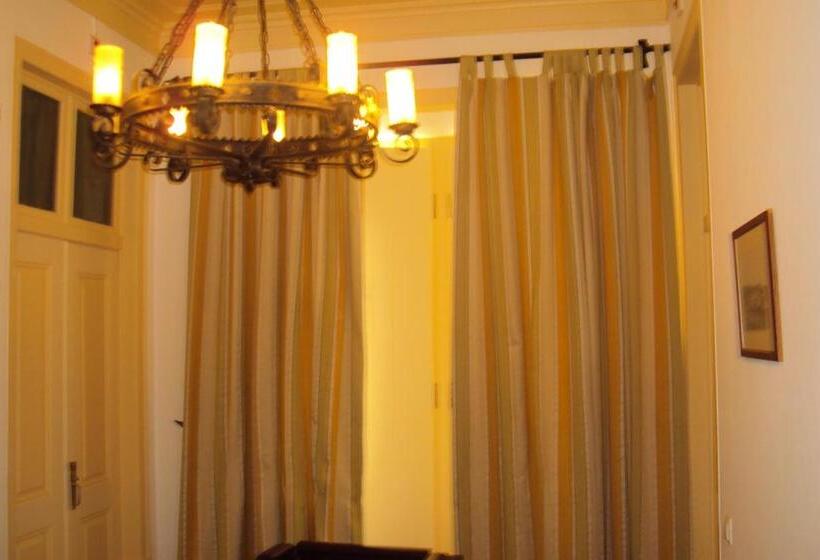 تختخواب و صبحانه Casa Antiga