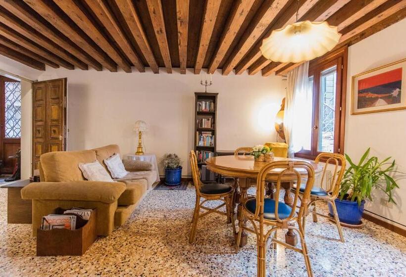 تختخواب و صبحانه Venice And Venice Apartments Private Rooms In Shared Apartment