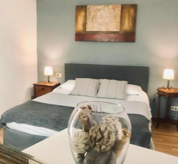 تختخواب و صبحانه Venice And Venice Apartments   Private Rooms In Shared Apartment