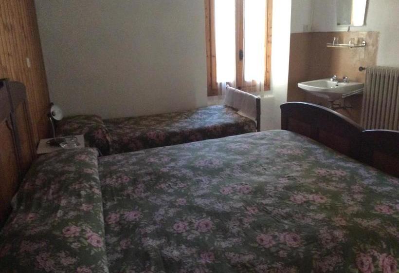 ホテル Albergo Cervo