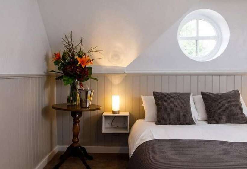 هتل The Townhouse Sutton