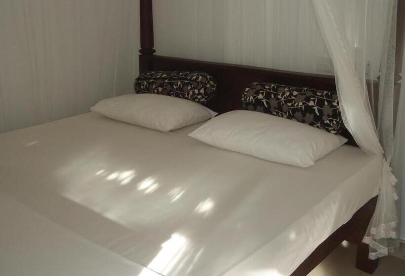 تختخواب و صبحانه New Jaya Villa